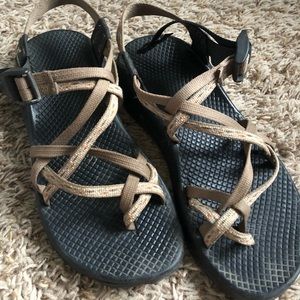 ADJUSTABLE CHACOS